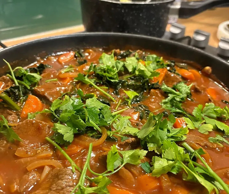 A freshly cooked recipe from a Mindful Chef recipe box.