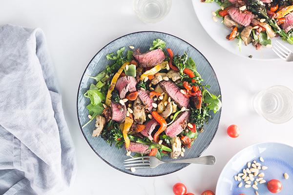 Rump steak with roasted peppers & artichokes